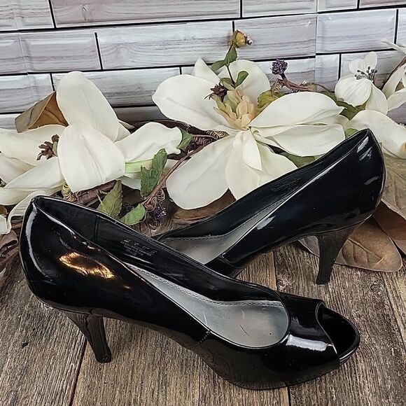 Fergaliscious by Fergie heeled pumps Size 9M - Picture 6 of 11